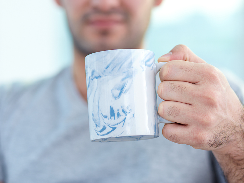 Keramik- Tasse im Marmor Design in Blau, inklusive Ihrem Wunschaufdruck als Geschenk