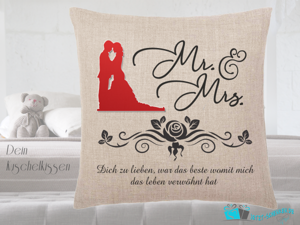Cushion Mr. & Mrs. for lovers with a saying
