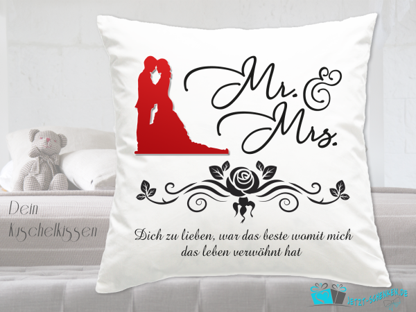 Cushion Mr. & Mrs. for lovers with a saying