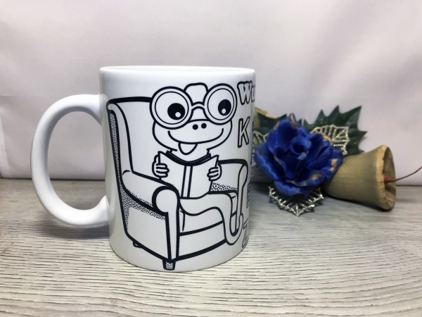 Coloring cup for children - bookworm with letters, including desired name to color in imaginatively - children's joy is guaranteed.