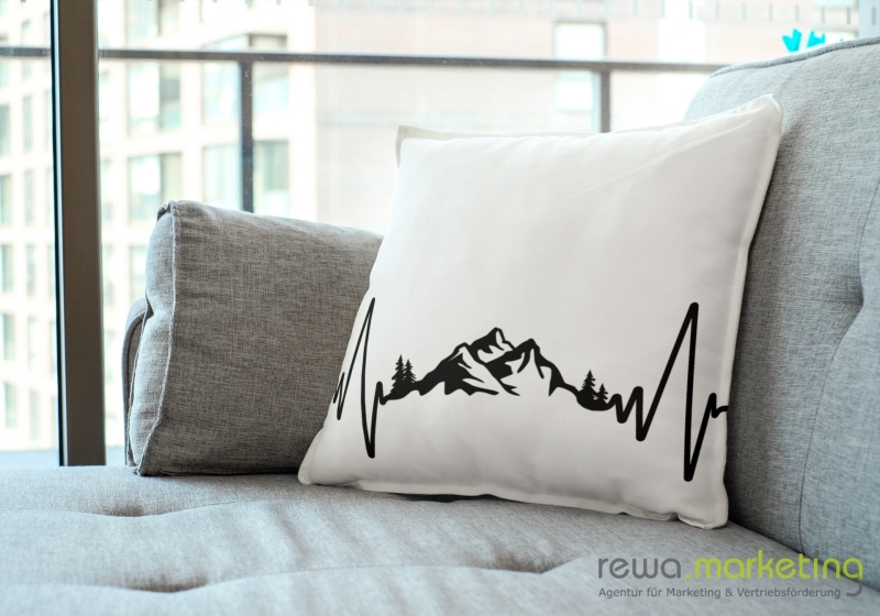 Snuggle pillow with heart diagram for the hikers / climbers