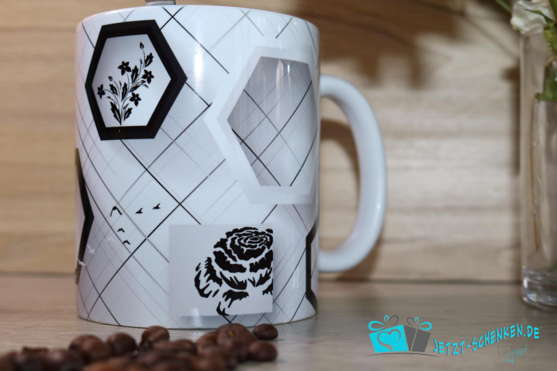 Modern coffee mug with floral motifs in panoramic print