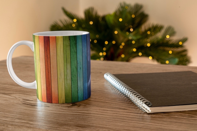 Kaffeetasse mit Regenbogen- Zaun als Panoramadruck