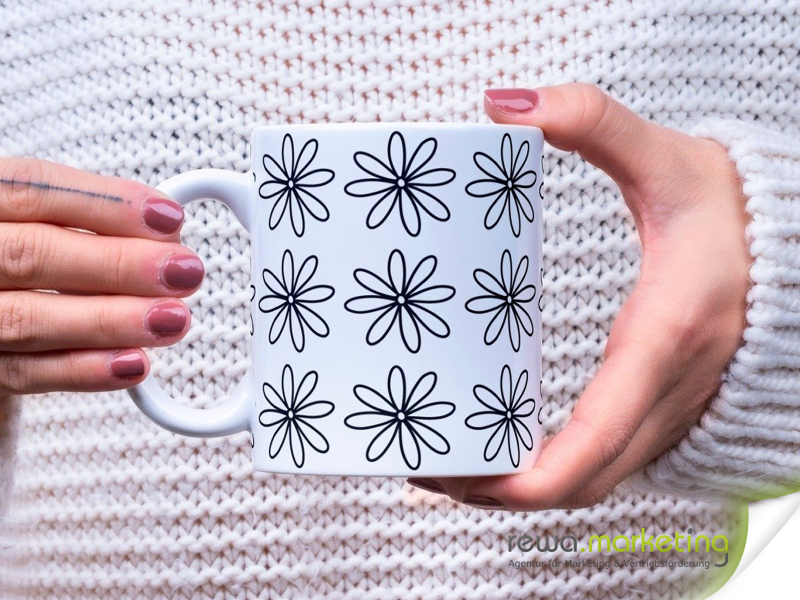 Coffee cup with floral pattern - panoramic print