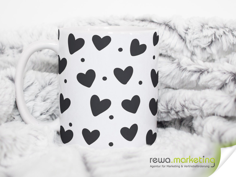 Coffee cup with heart pattern - panorama print